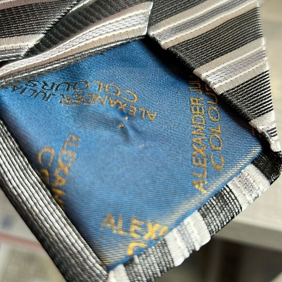 Alexander Julian colors gray striped tie and pocket square set NWOT - Picture 6 of 6